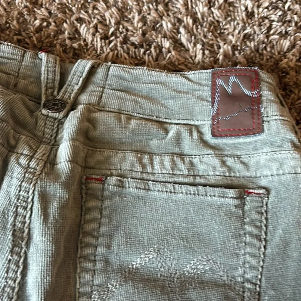 Marlow light green corduroy shorts, size 27.